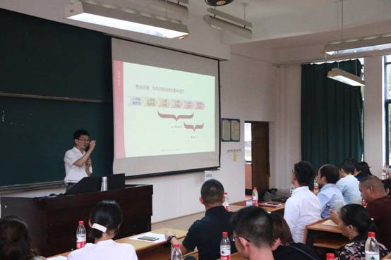 图片包含 室内, 人员, 墙壁, 群组已生成极高可信度的说明